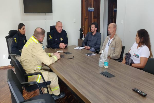 Gabinete de crise avalia situação dos desmoronamentos na BR-277