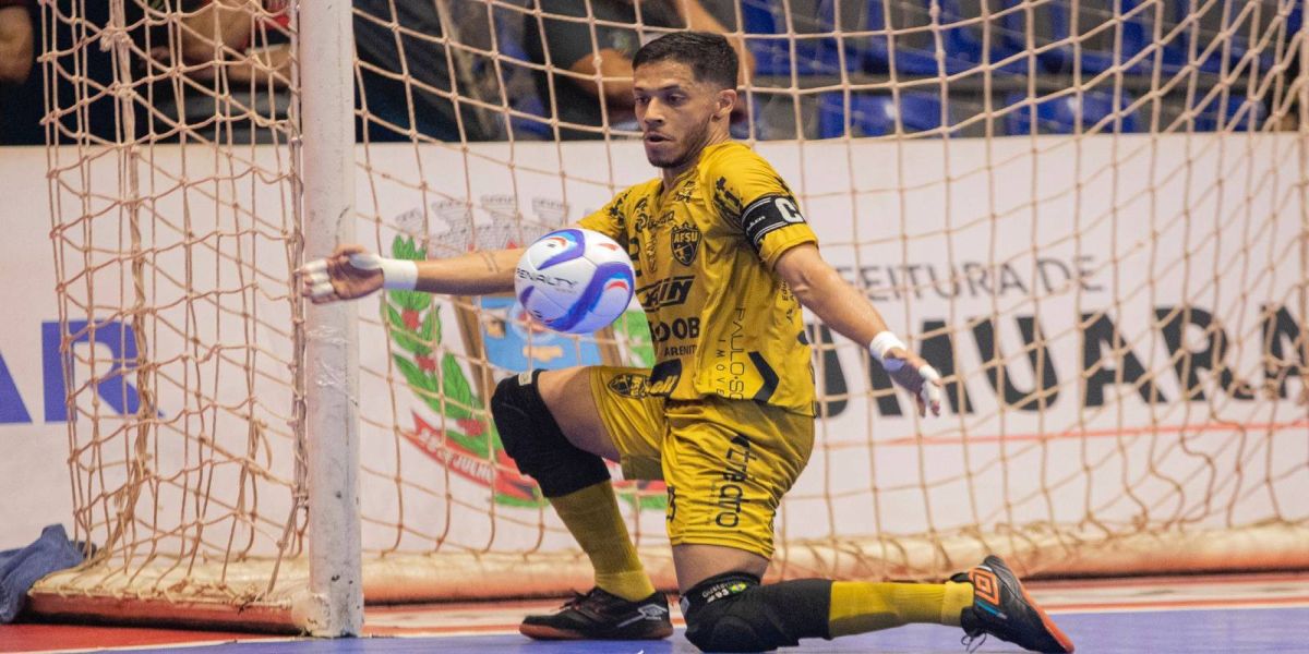 Destaque na LNF e na Série Ouro, goleiro Gustavinho é novo reforço do Cascavel Futsal