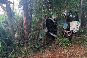 Imagem referente à notícia: Jovem de 21 anos morre em grave acidente na PR-180, no distrito de Juvinópolis em Cascavel