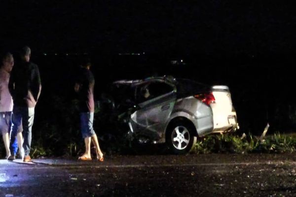 Homem morre após forte colisão entre carro e caminhão na BR-369 em Ubiratã