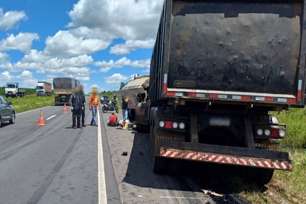 Colisão entre caminhões na BR-376 deixa um ferido grave próximo a Witmarsum
