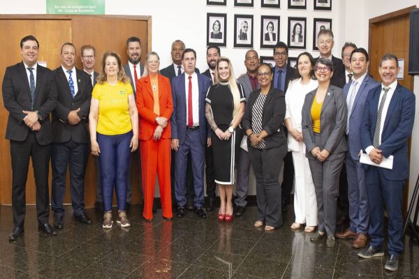 Galeria Lilás reconhece mulheres que passaram pelo Legislativo de Cascavel