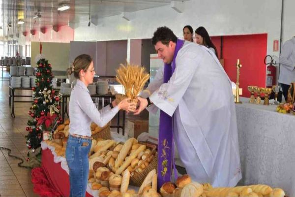 Cooperados e colaboradores agradecem, com missa, os 54 anos da Coopavel