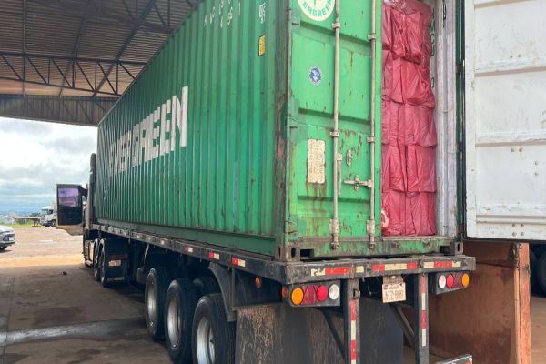 Polícia Federal apreende carga de cigarros contrabandeados durante fiscalização em Cascavel