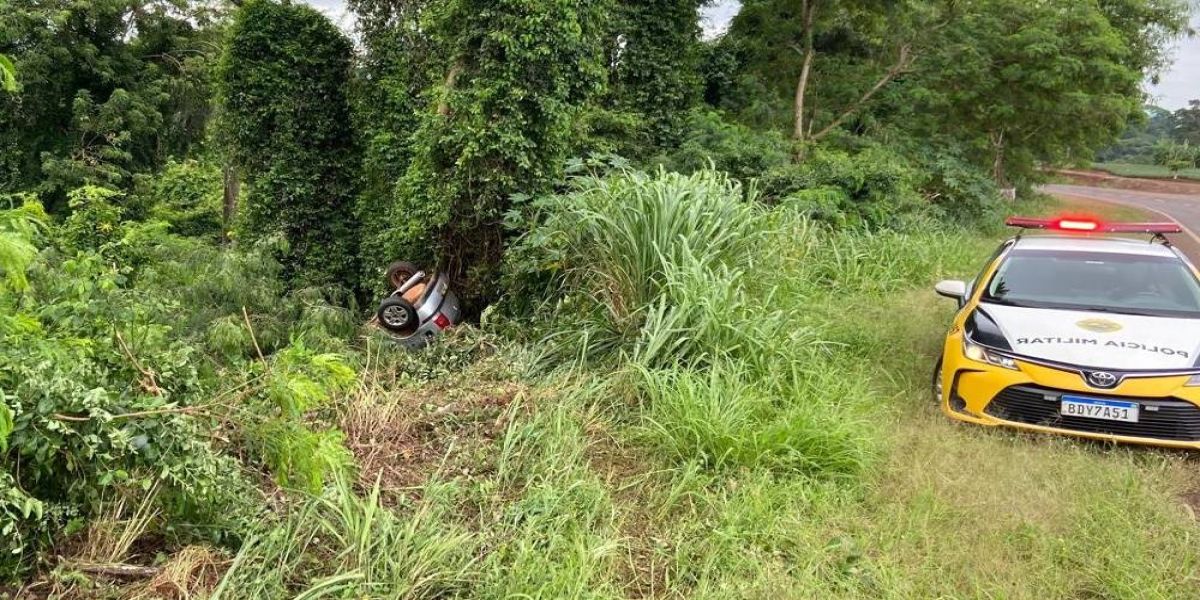 Motorista de 21 anos se acidenta e tomba veículo na PR-467, em Marechal Cândido Rondon