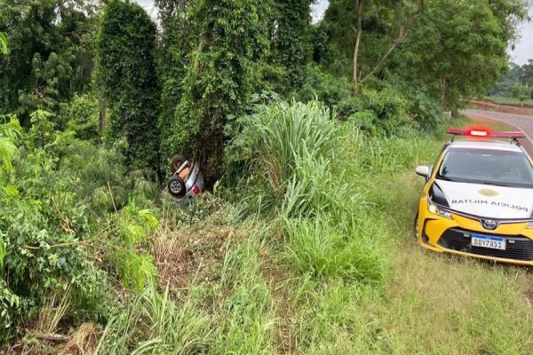 Motorista de 21 anos se acidenta e tomba veículo na PR-467, em Marechal Cândido Rondon
