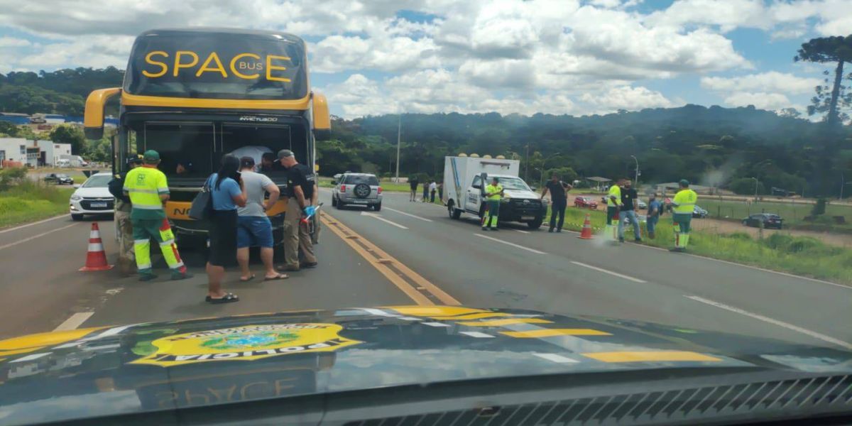 Colisão entre carro e ônibus deixa duas vítimas fatais na BR-277 em Laranjeiras do Sul