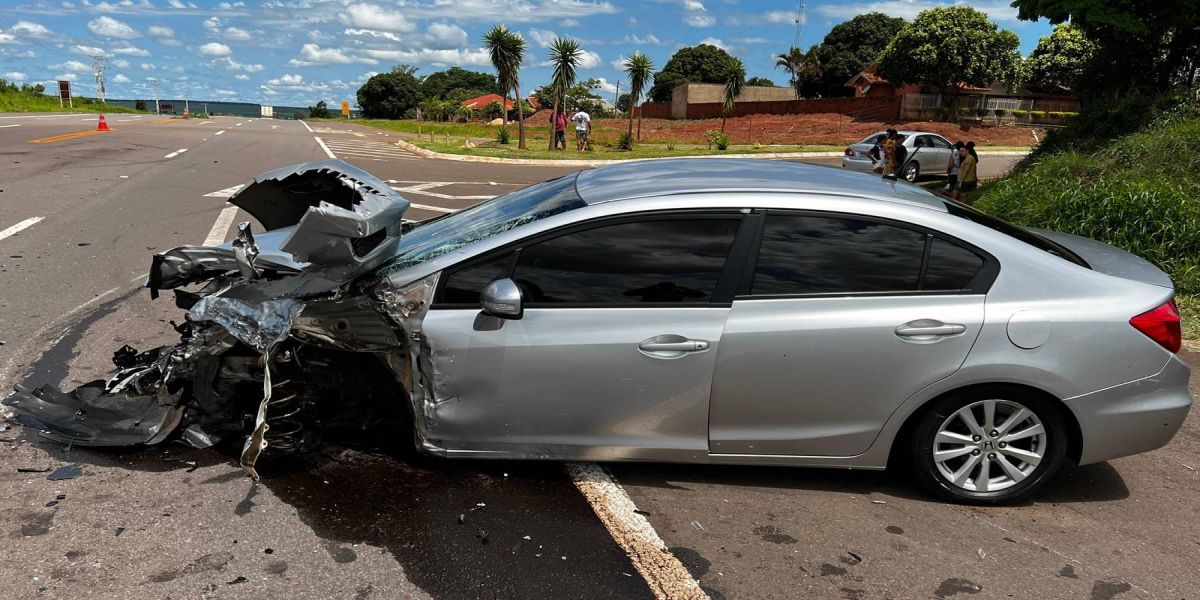 Colisão na BR-487 deixa feridos em véspera de Natal