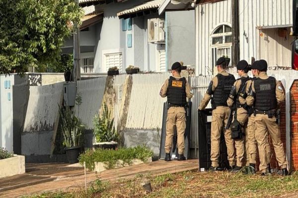 Imagem referente a notícia: Após 8 horas de sequestro, homem é morto e crianças são salvas pela PM em Altônia