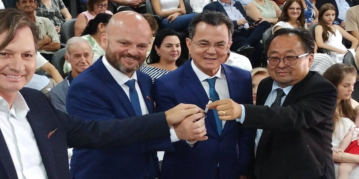 Júnior Motter assume Prefeitura de Cafelândia e divulga equipe de secretários