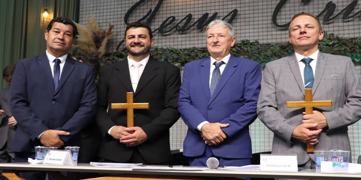 Adriano Backes e Vanderlei Sauer tomam posse em Marechal Cândido Rondon