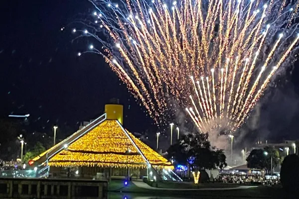 Foto relacionada a notícia: Toledo celebra a chegada de 2025 com show grandioso e público recorde