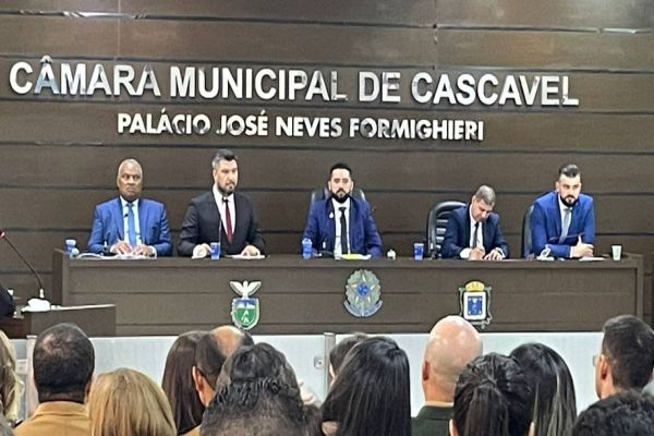 Tiago Almeida é eleito presidente da Câmara de Cascavel por unanimidade