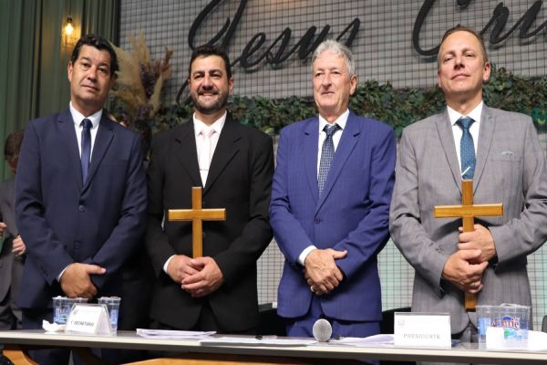 Adriano Backes e Vanderlei Sauer tomam posse em Marechal Cândido Rondon
