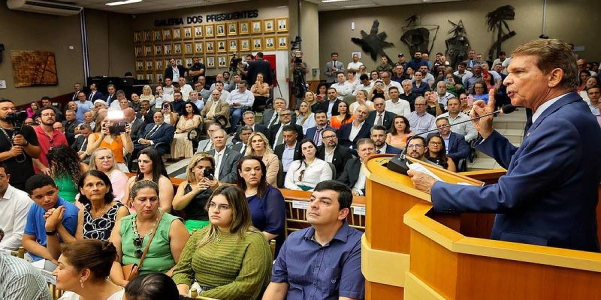 Silva e Luna e Ricardinho são empossados prefeito e vice-prefeito de Foz do Iguaçu