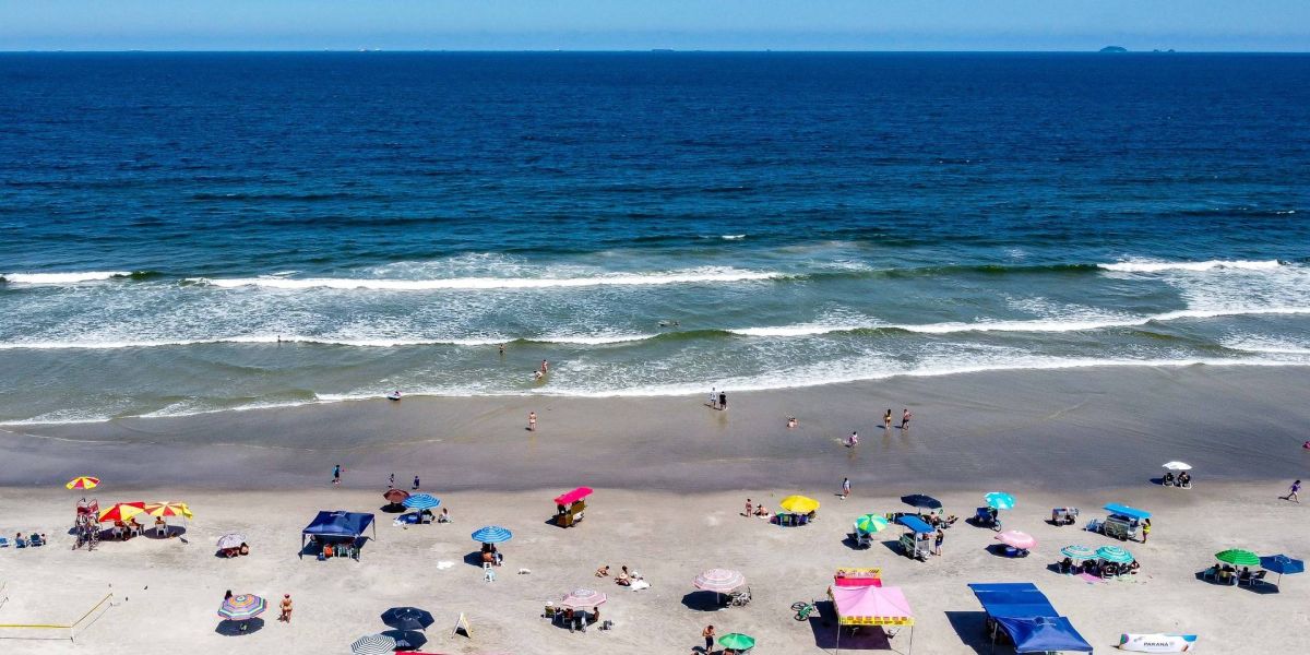 Fortes chuvas ainda impactam qualidade da água em balneários do litoral e do interior