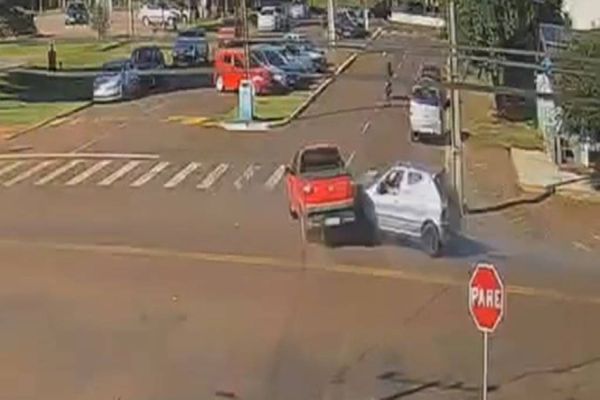 Colisão de trânsito deixa duas pessoas feridas na PR-471 em Catanduvas