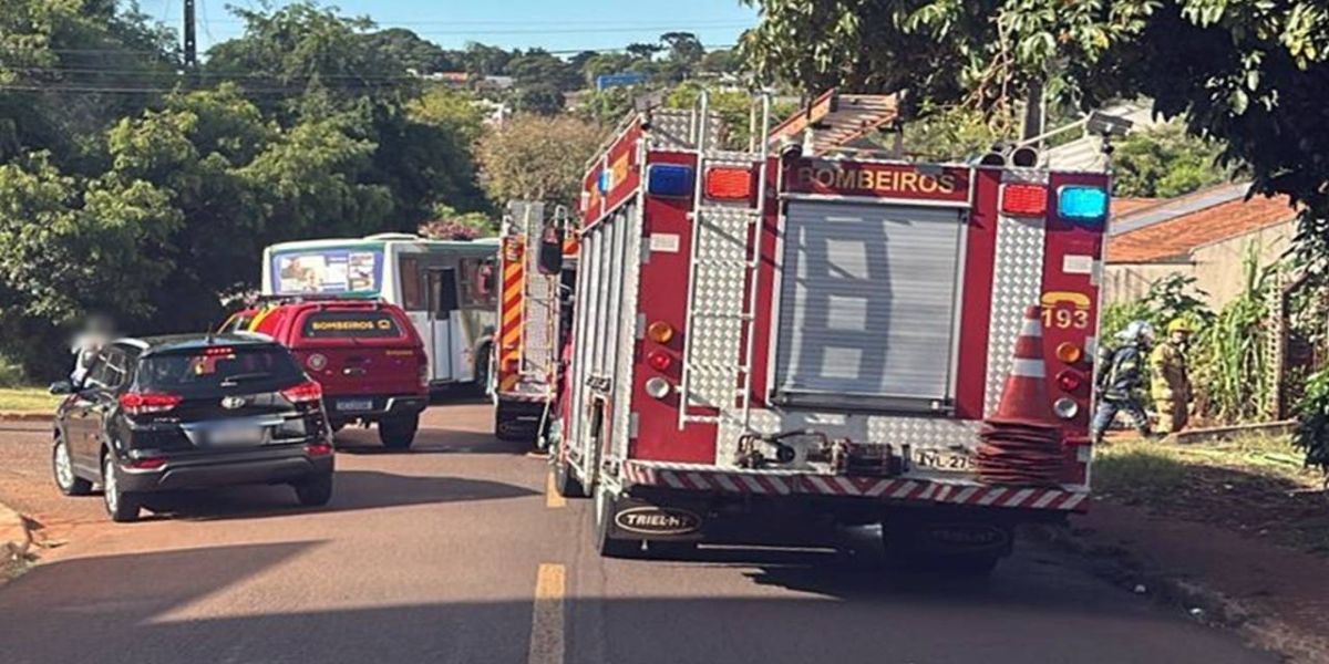 Incêndio destrói casa e loja em Cascavel; curto-circuito é apontado como causa