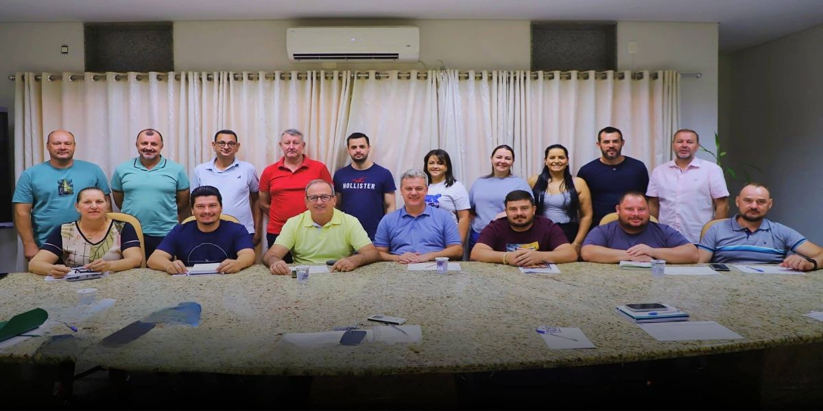 Prefeito Lindolfo e Vice Adolfo apresentam equipe de Secretários Municipais em Itaipulândia