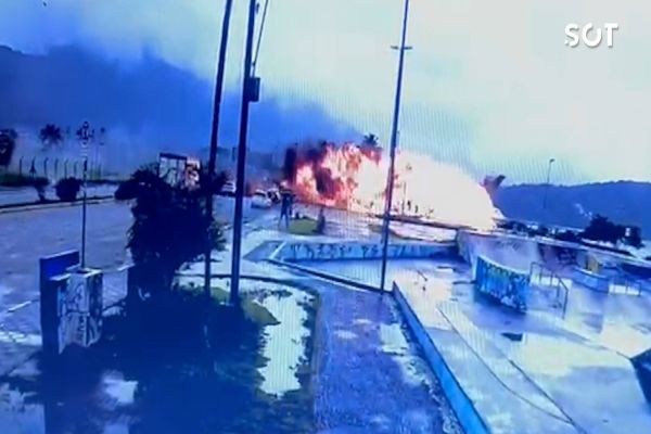 Avião explode após sair da pista, deixando um morto e feridos no litoral norte de São Paulo
