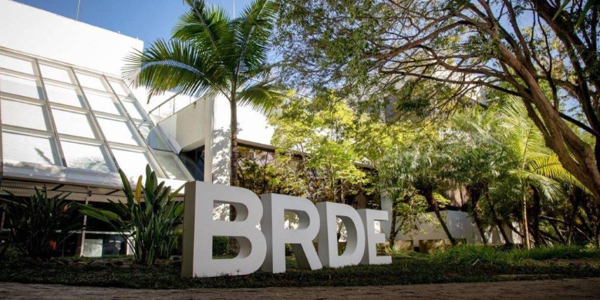 BRDE alcança 383 municípios no Paraná e opera crédito em 96% do Estado