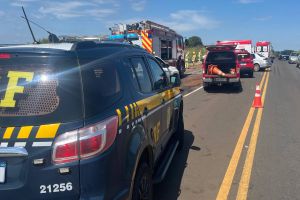 Imagem referente à notícia: Três pessoas morrem em grave batida frontal na BR-277, no centro-sul do Paraná