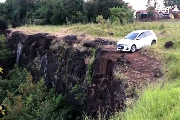 BPRv apreende 200 kg de maconha em carro roubado e prende traficante em Diamante do Oeste