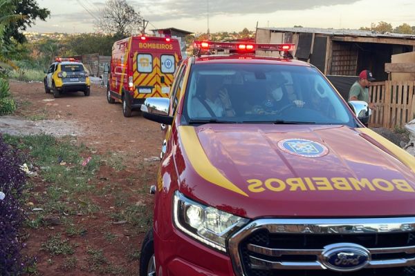 Imagem referente a notícia: Mulher é executada com tiro na cabeça no sofá da sua casa no Bairro Cascavel Velho
