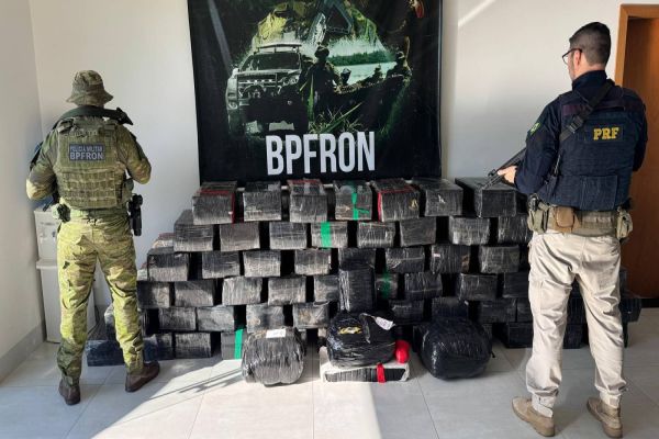 Imagem referente a notícia: Megaoperação da PRF e BPFron resulta em apreensão recorde de drogas em Perobal