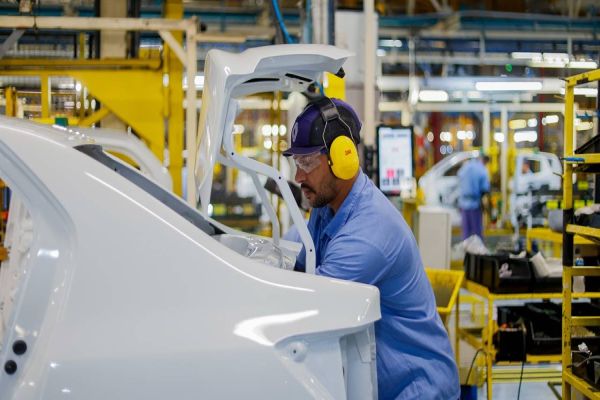 Acima da média nacional: indústria paranaense cresceu 4,2% em 2024