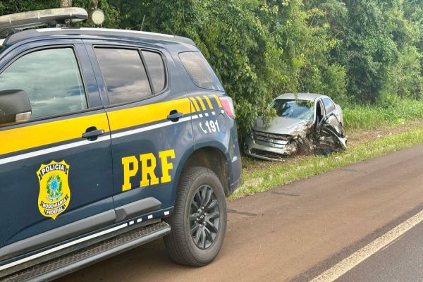 Imagem referente a notícia: Colisão frontal em Candói deixa uma ferida grave na BR-373