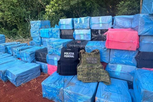 PF e PM apreendem 800 caixas de cigarros contrabandeados e veículos em São Miguel do Iguaçu