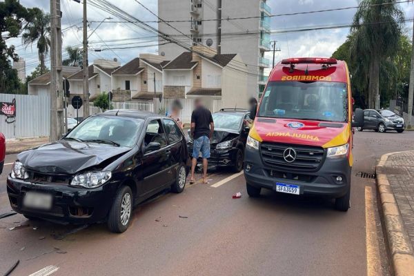 Engavetamento é registrado na rua Antonina, no centro de Cascavel