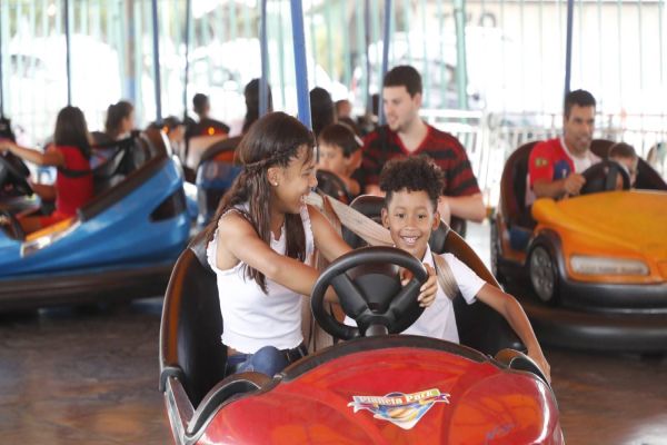 Diversão e inclusão marcam dia de parque gratuito para 1,2 mil crianças, jovens e idosos de Cascavel