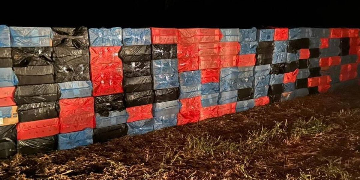 Polícia Federal e Militar apreendem carga de cigarros contrabandeados em Santa Terezinha de Itaipu