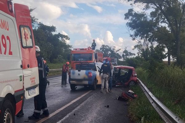 Quatro veículos se envolvem em acidente na BR-369, deixando quatro feridos