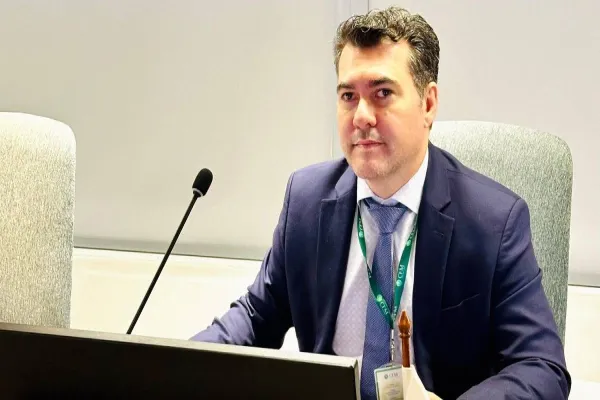Foto relacionada a notícia: Conselheiro explica principais motivos que levaram o CFM a pedir o banimento do PMMA à Anvisa