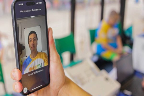 Selfie e agilidade: Detran-PR lança autobiometria para atualização de foto da CNH