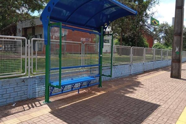 Toledo: Secretaria de Segurança e Mobilidade Urbana e Rural instala novos abrigos de ônibus