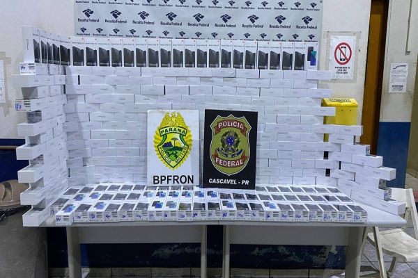 BPFRON e PF apreendem celulares contrabandeados em veículo em alta velocidade em Santa Tereza
