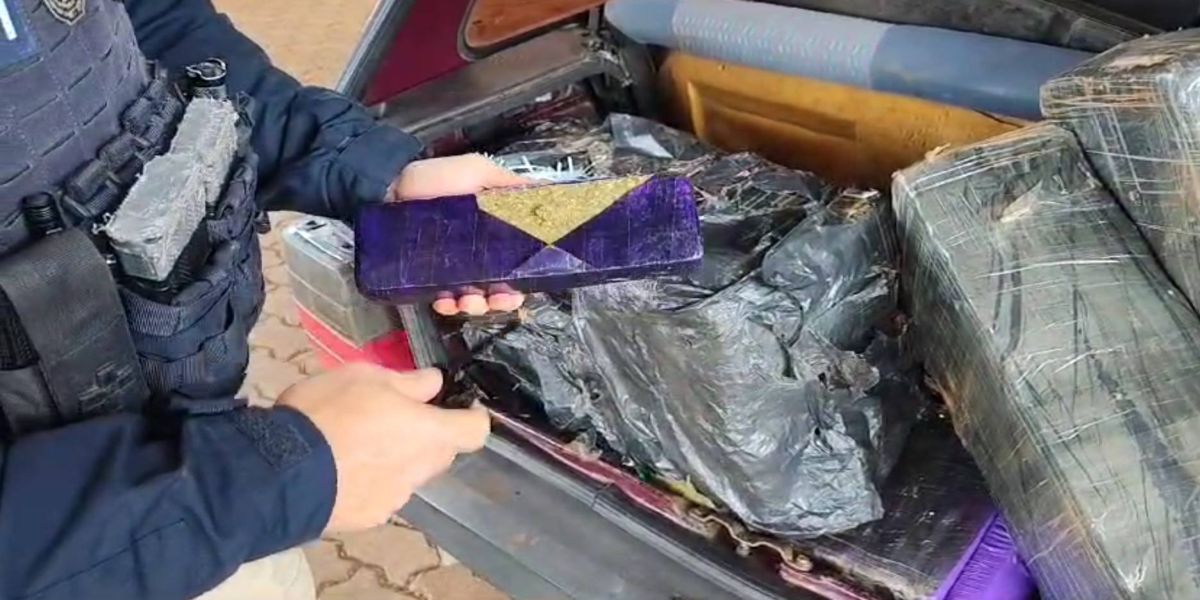 PRF apreende mais de 100 kg de maconha em carro na BR-277 em Cascavel