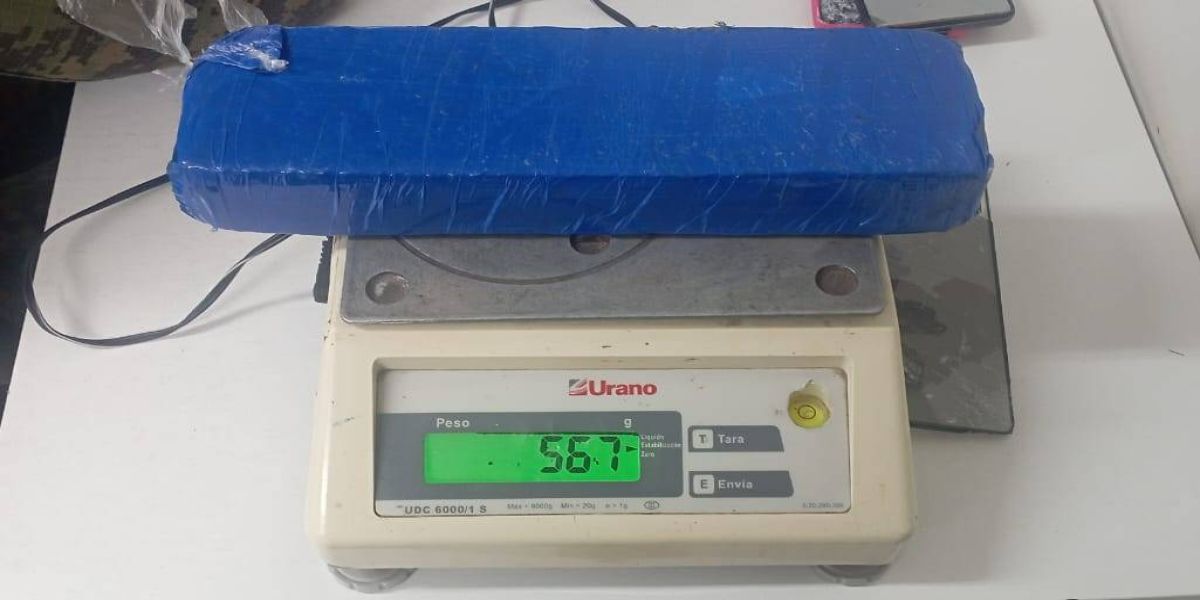 Mulher é detida pela GM por violência doméstica e posse de drogas em Cascavel