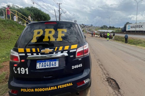 Motorista de 33 anos morre após caminhão tombar na BR-277 no centro-sul do Paraná