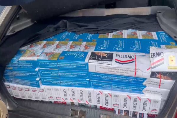 PRF apreende 7 mil e 500 maços de cigarro na BR-277 em Cascavel