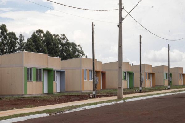 Prefeitura de Toledo entrega primeiras casas do loteamento Egon Pudell
