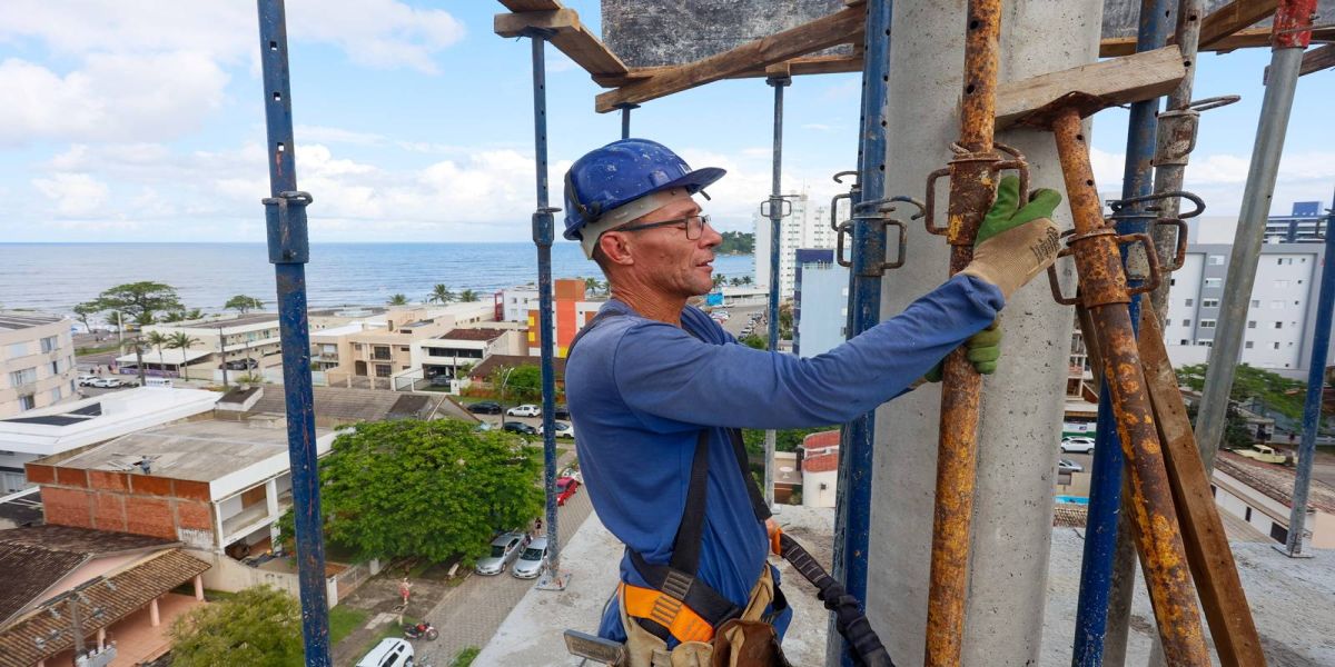 128 mil vagas: Paraná fecha 2024 como 4º estado que mais gerou empregos no Brasil