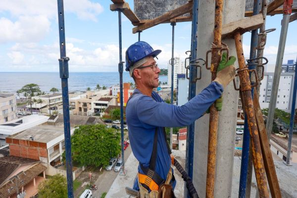 128 mil vagas: Paraná fecha 2024 como 4º estado que mais gerou empregos no Brasil