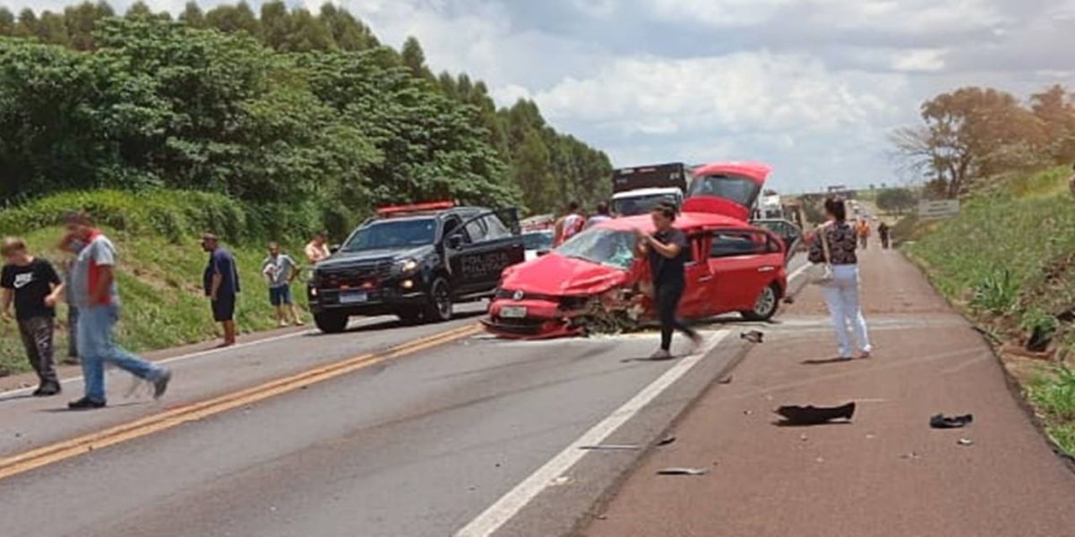 Nove pessoas ficam feridas em forte colisão entre três veículos na BR-277 em Santa Tereza do Oeste