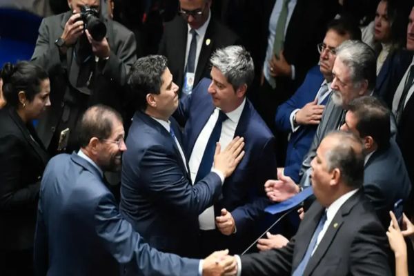 Davi Alcolumbre é eleito presidente do Senado com ampla maioria