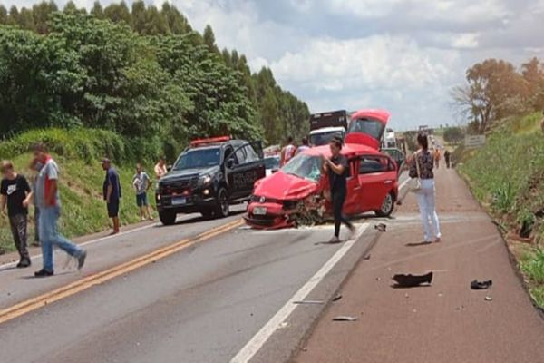 Nove pessoas ficam feridas em forte colisão entre três veículos na BR-277 em Santa Tereza do Oeste